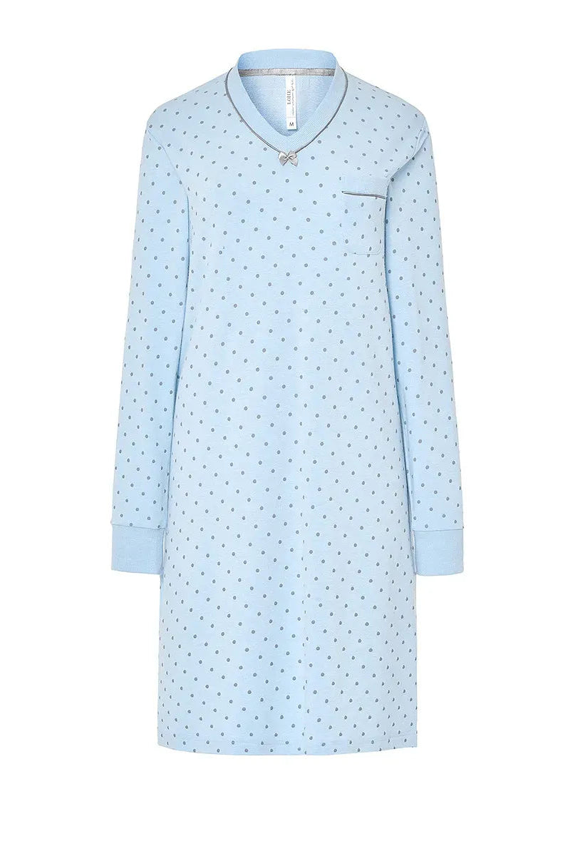 Camisón celeste manga larga en tejido vigoré con estampado de pequeños topos grises, escote en pico y puños elásticos