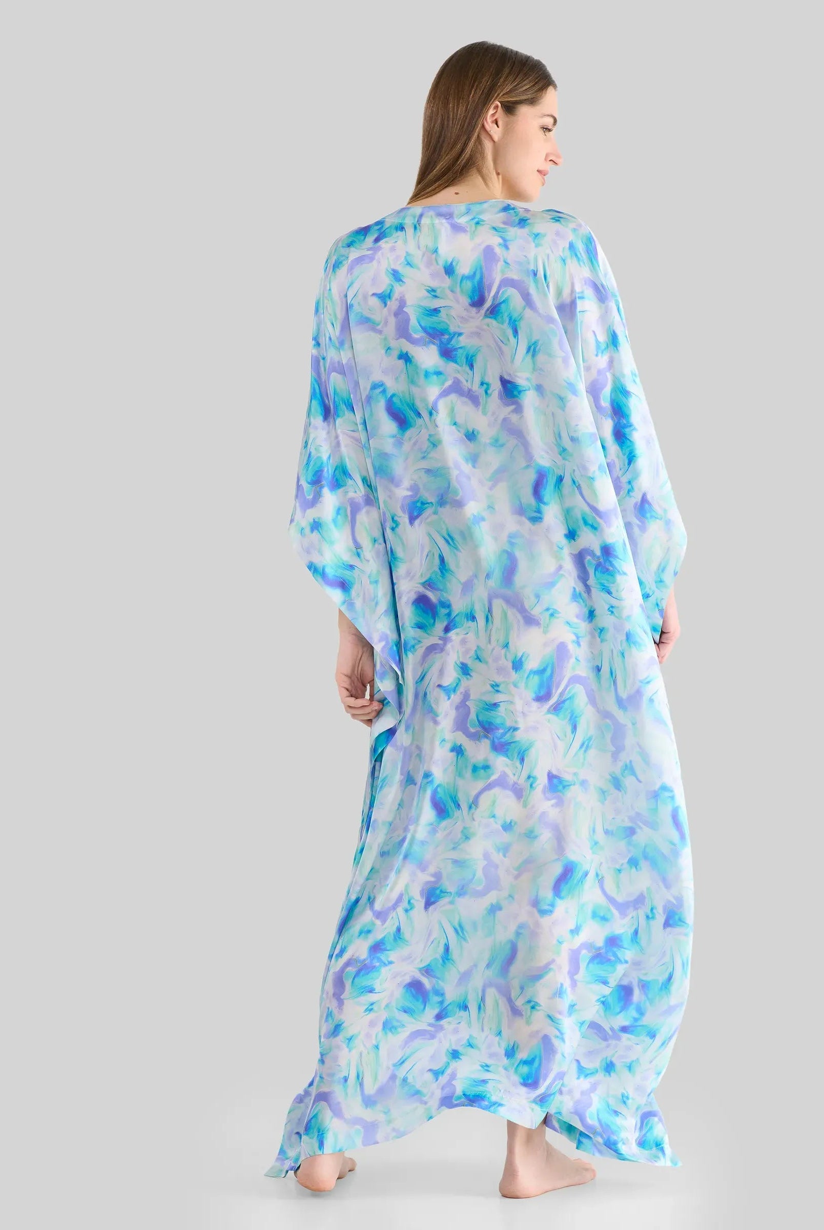 Kaftan de seda natural estampado con escote redondo y abertura central