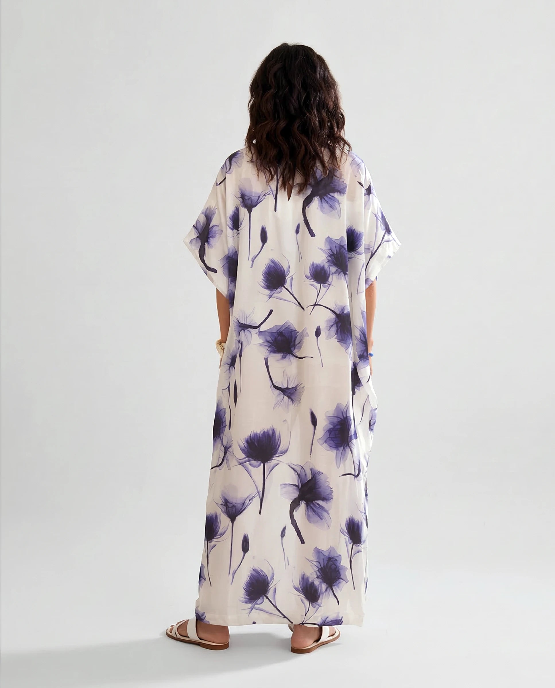 ✅ Kaftan largo blanco estampado flores de seda natural | LOHE ®