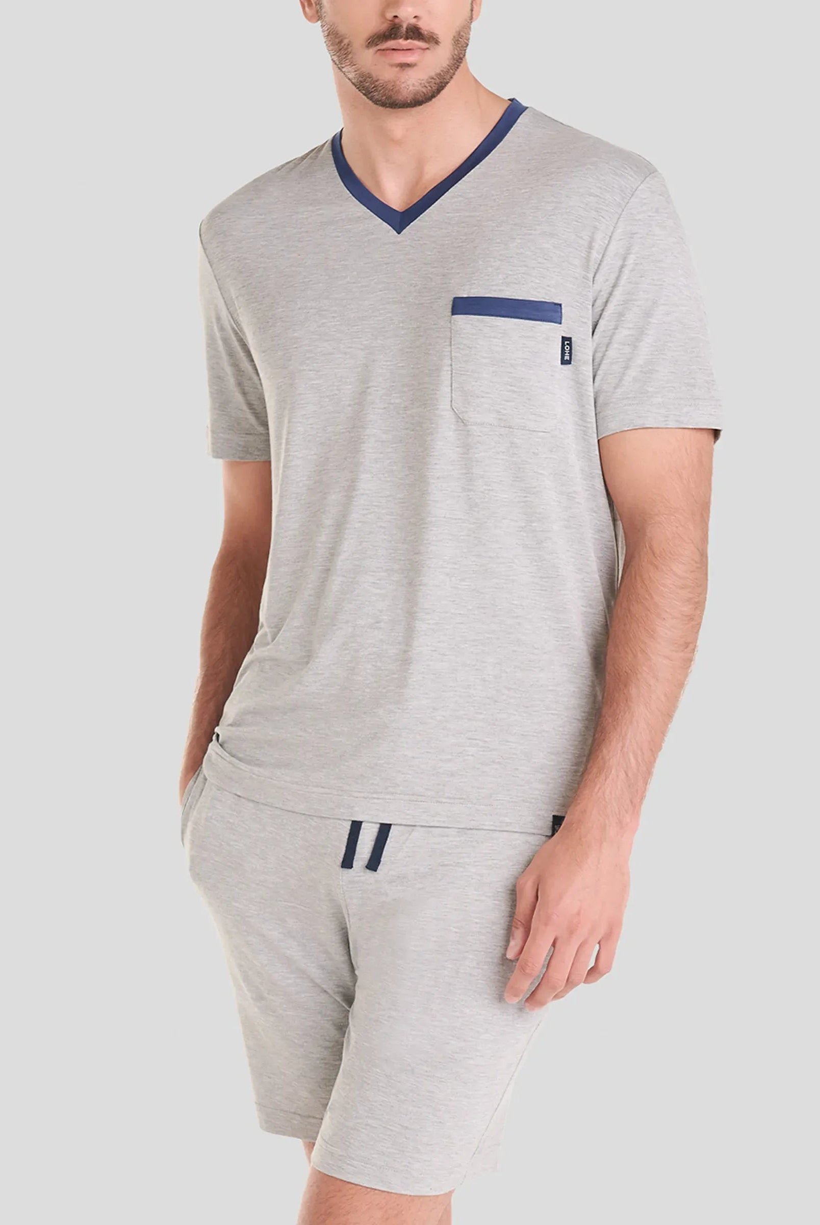 ¡Descubre este pijama corto de hombre perfecto para el verano! Ideal para los días calurosos.