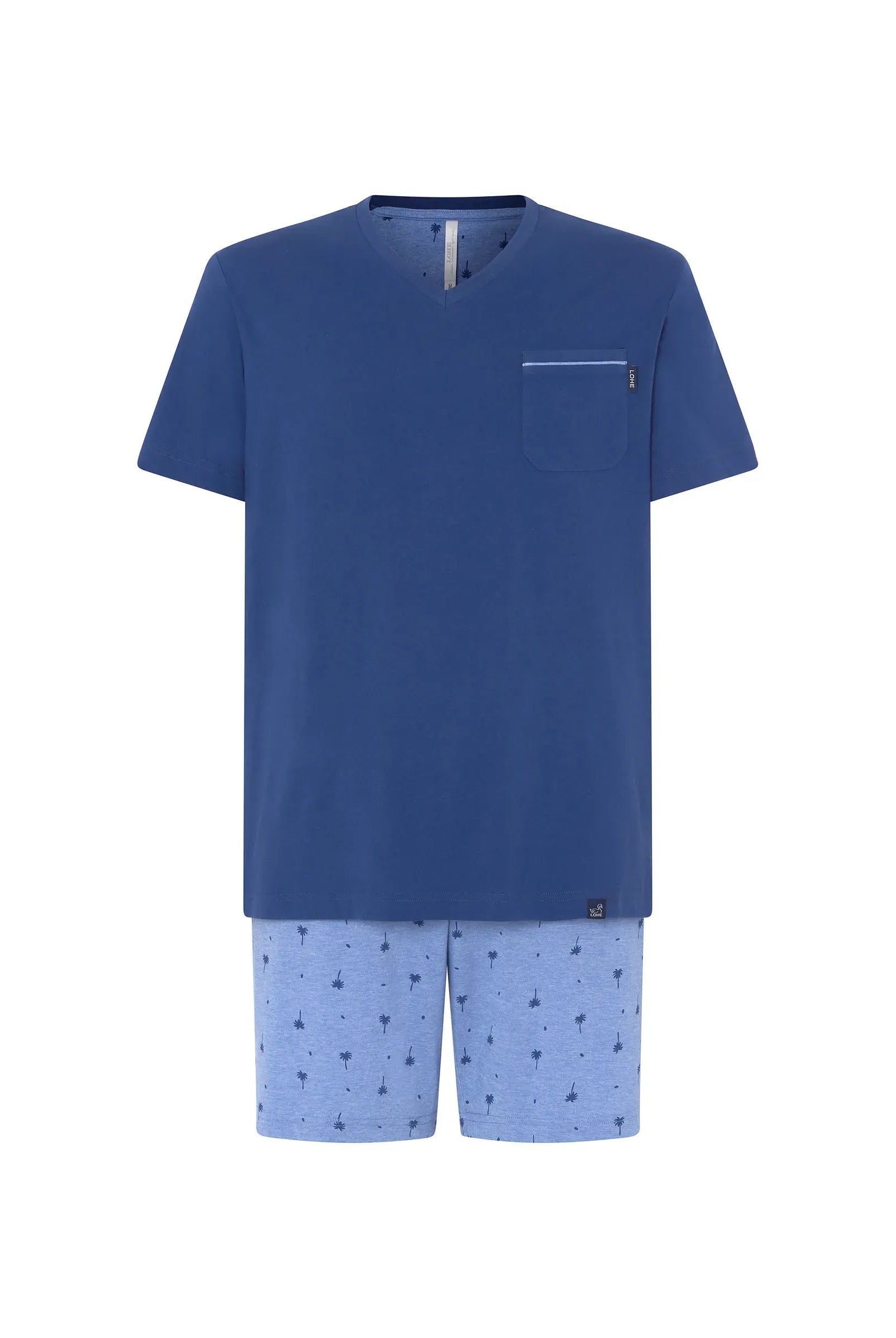 Pijama corto de hombre Lohe, top liso marino, cuello pico, bolsillo pecho y pantalón corto estampado palmeras.