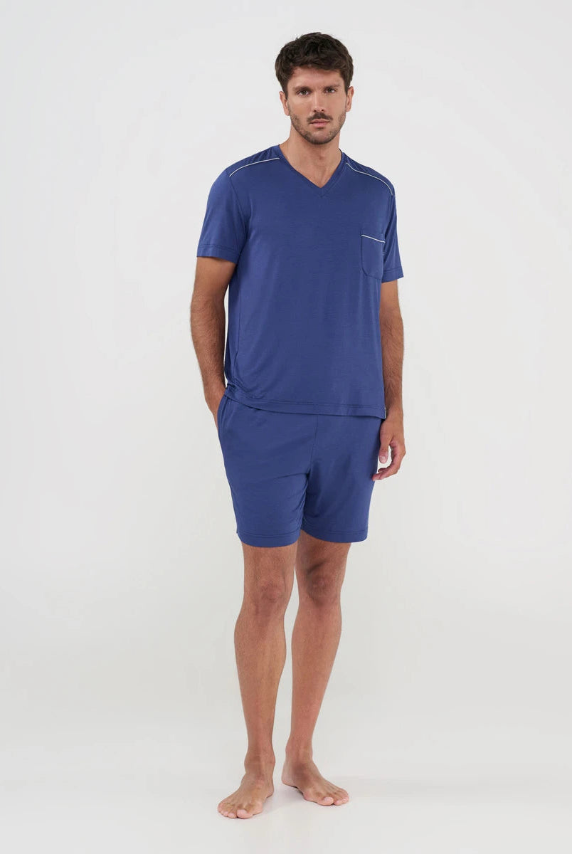 Hombre con pijama corto de verano modal azul de manga corta, cuello pico y pantalón corto