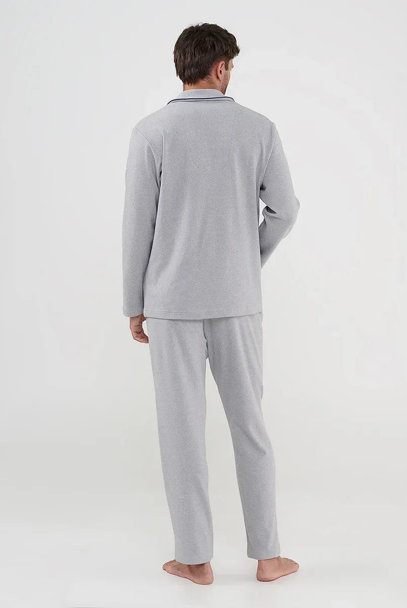 Vista detalle de chaquetilla de pijama de caballero melange rayas azules con cuello en pico