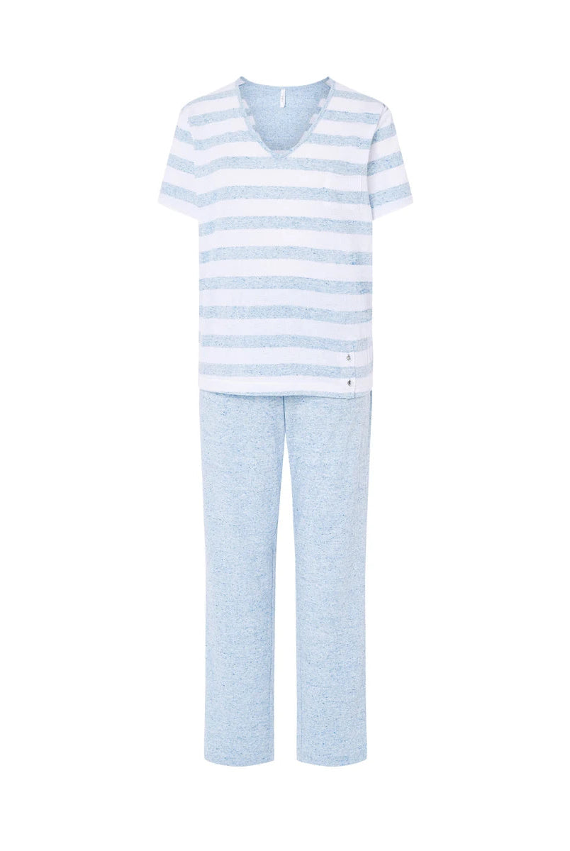 Pijama largo de mujer, camiseta manga corta vigoré rayas celestes con cuello pico y pantalón largo a juego.