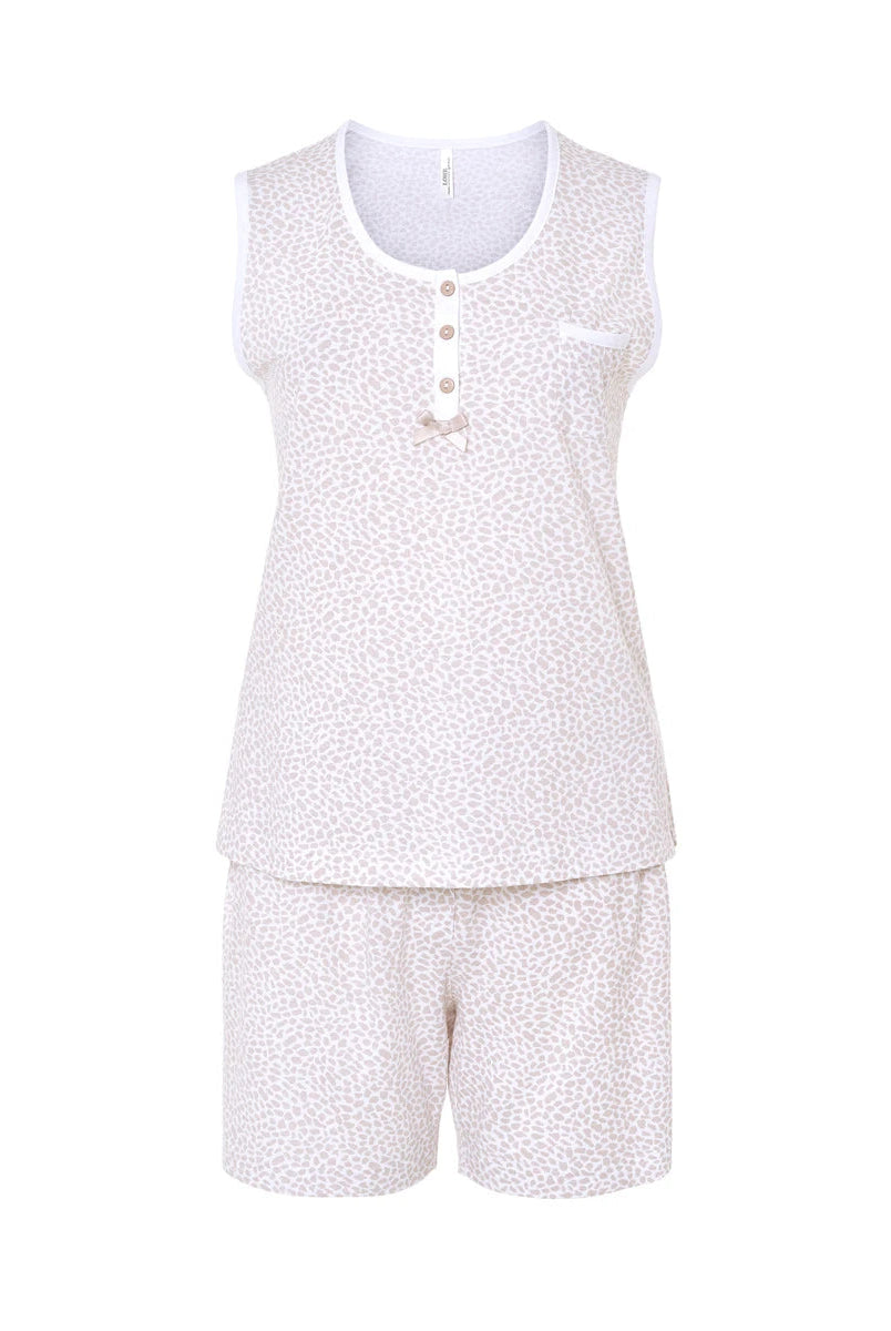 Pijama veraniego de mujer corto sin mangas estampado animal print camel con cuello abotonado y lacito