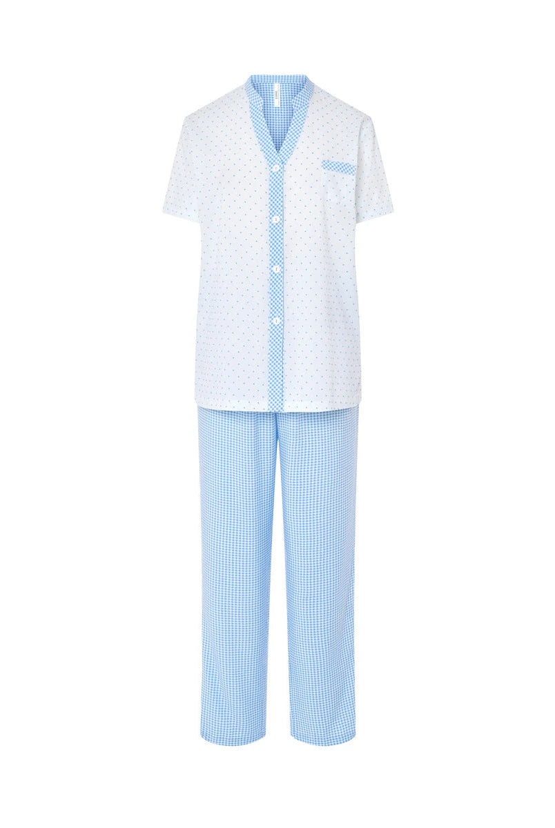 Pijama largo de mujer, top abierto de manga corta blanco plumeti celeste, abotonado y pantalón de cuadritos celeste.