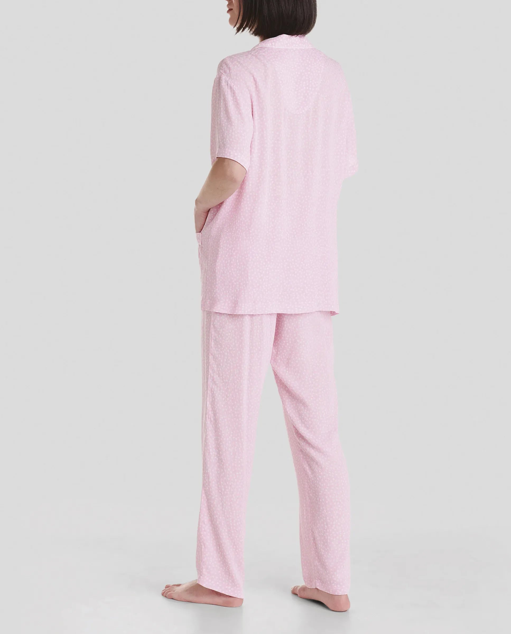 Pijama mujer largo de verano rosa a topitos con bolsillos en viscosa