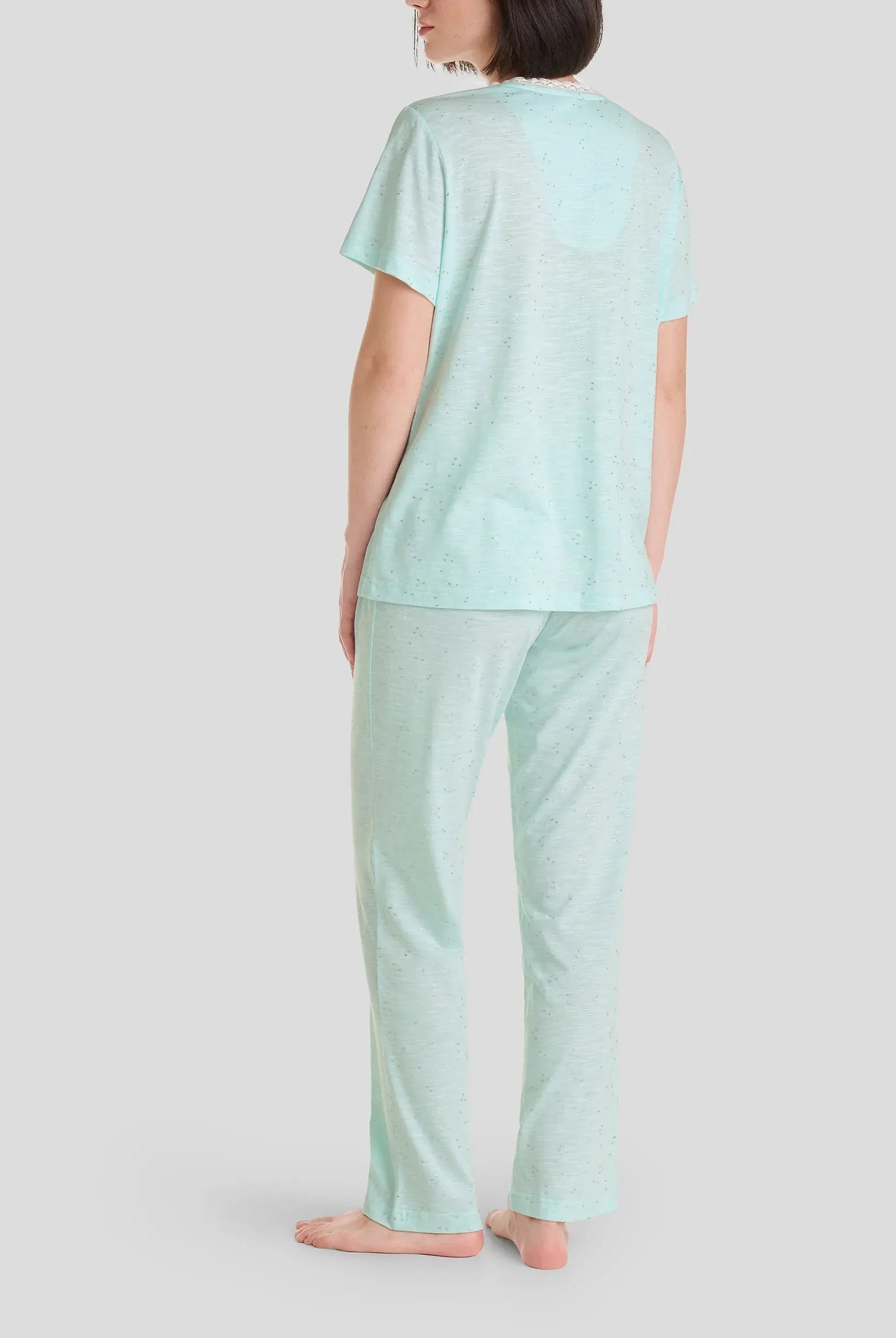 Vista trasera de pijama largo de verano para mujer en color verde