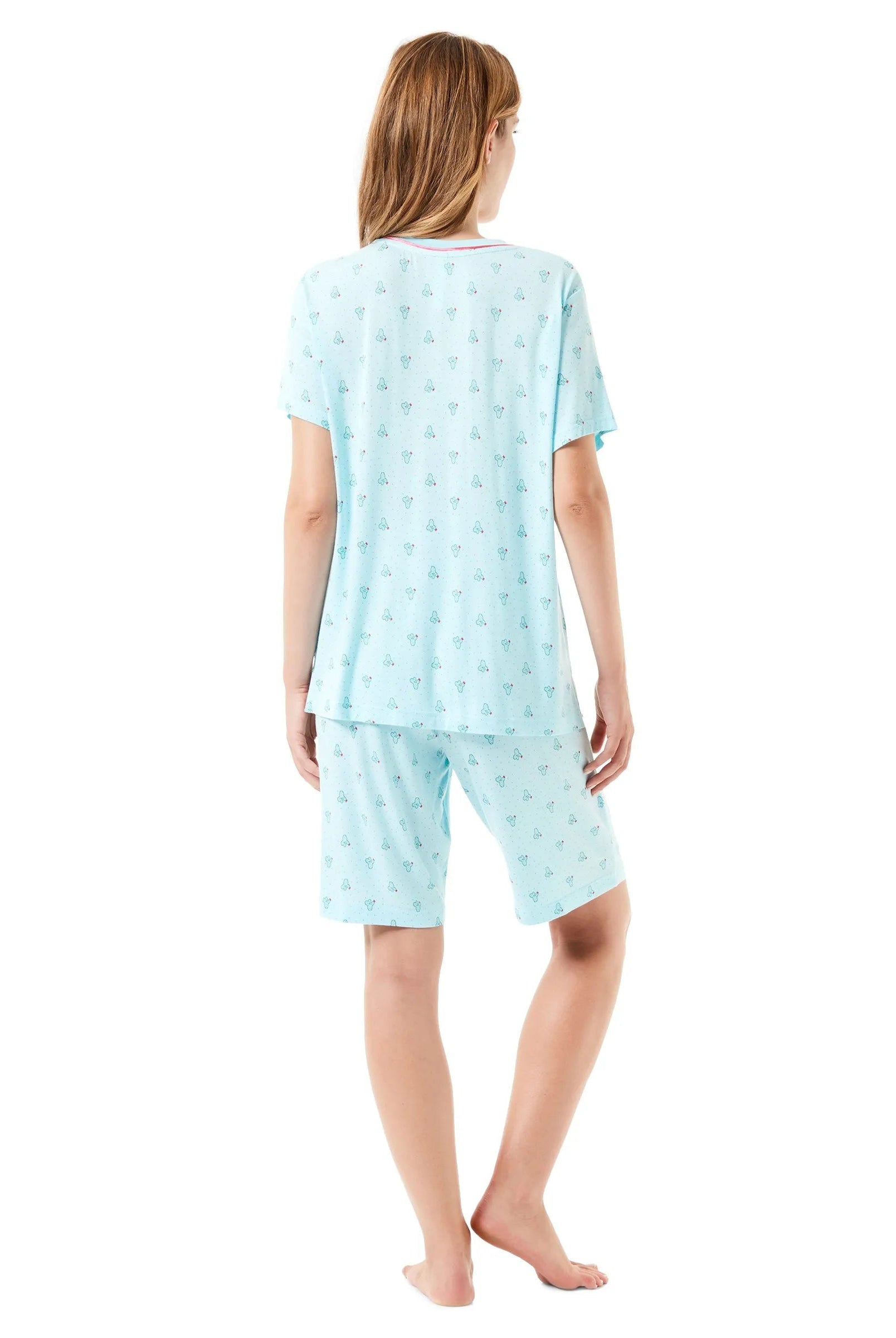 Vista trasera de pijama de verano de mujer en tonos verdes con pequeños cactus