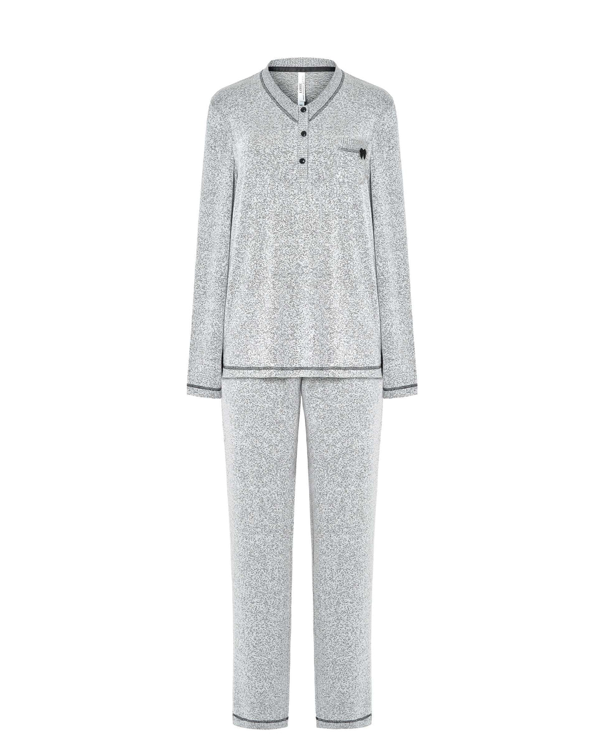 Conjunto de pijama gris de dos piezas con camiseta abotonada de manga larga con bolsillo en el pecho y pantalón largo a juego