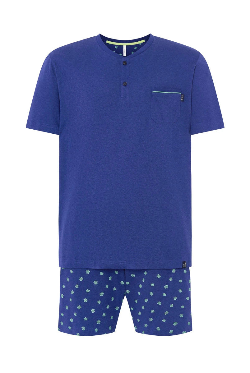 Pijama veraniego de punto para hombre azul de manga corta, cuello abotonado y pantalón corto de tortuguitas y bolsillos