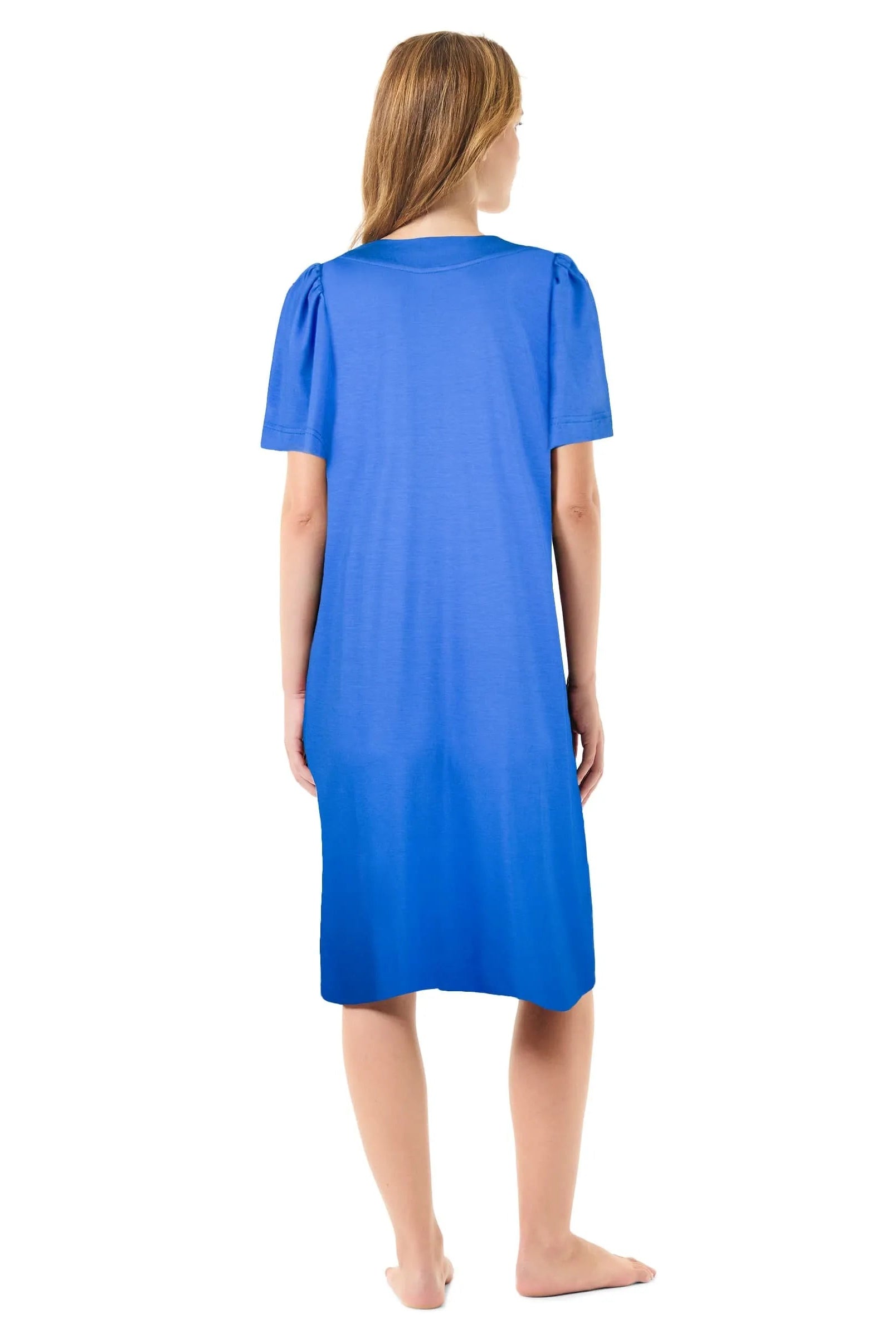 Vestido corto de mujer, estampado topos, manga corta, cuello pico.