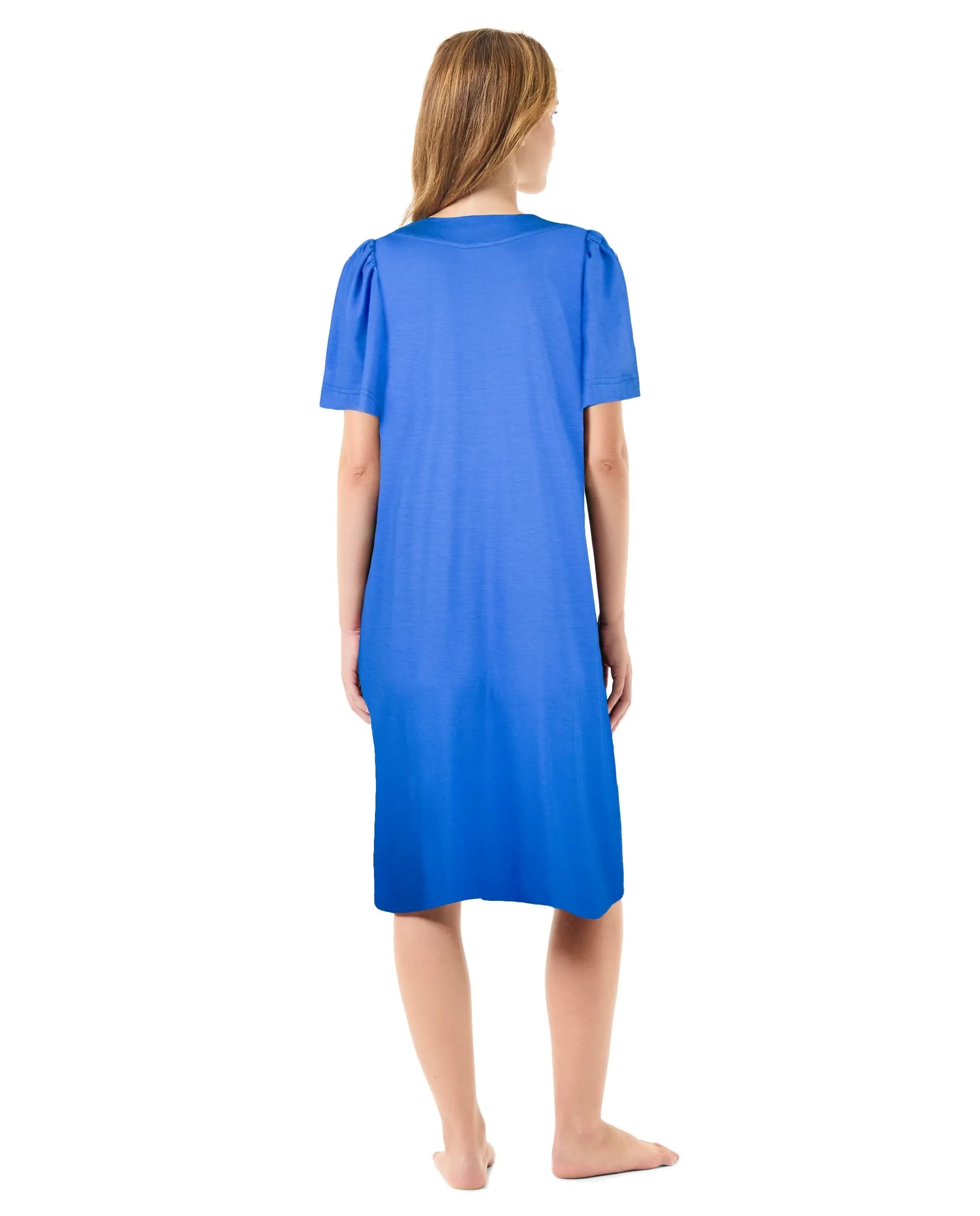 Vestido corto de mujer, estampado topos, manga corta, cuello pico.