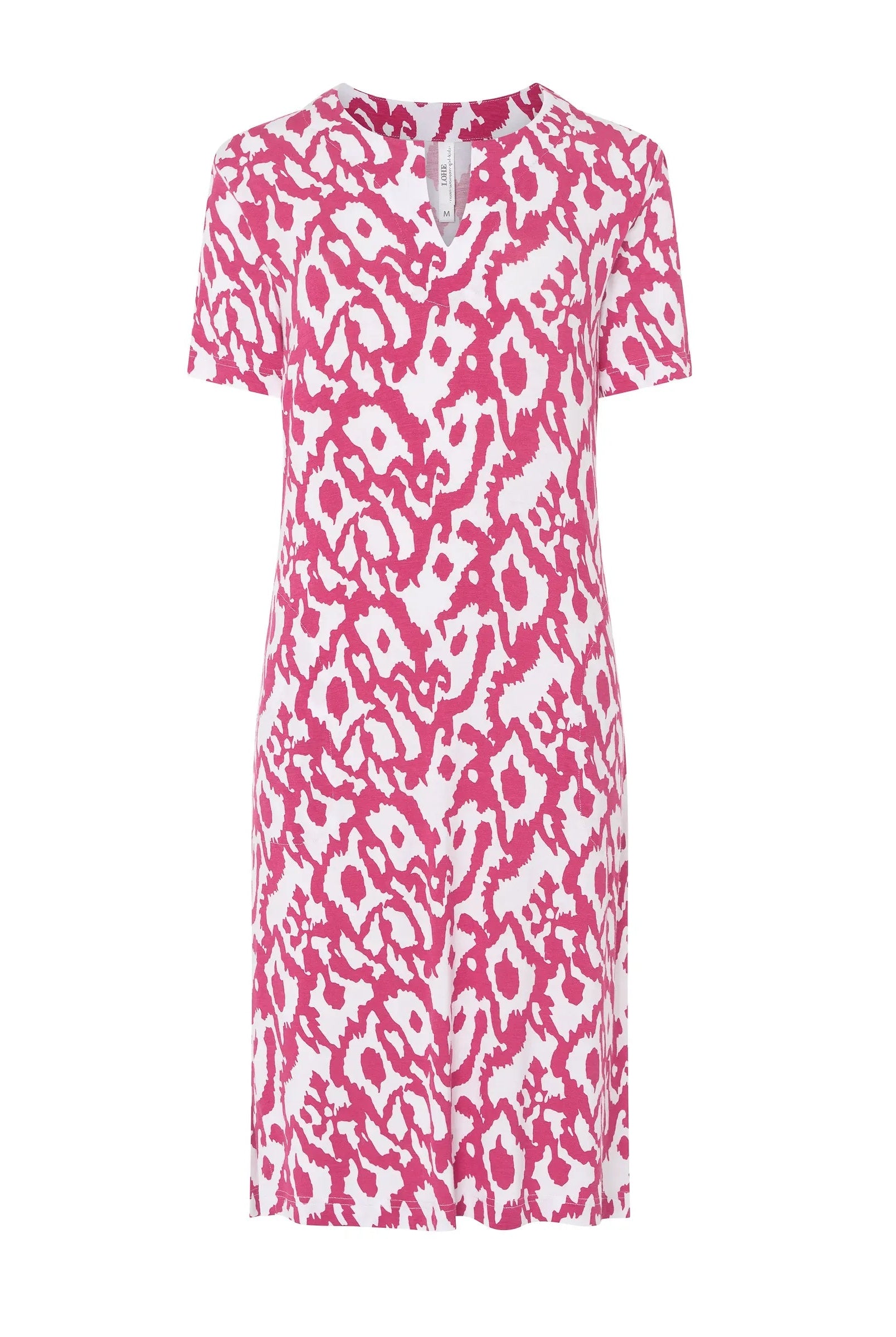 Vestido corto de mujer Lohe, punto viscosa fucsia estampada, escote con abertura, bolsillos, aberturas laterales y manga corta.
