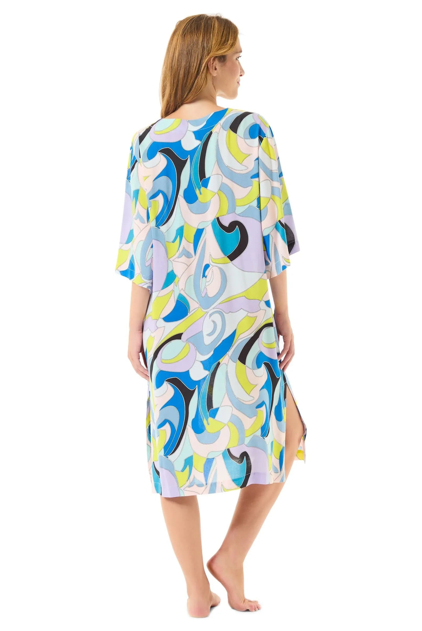 Vestido corto de mujer, estampado geométrico, manga francesa, cuello pico.