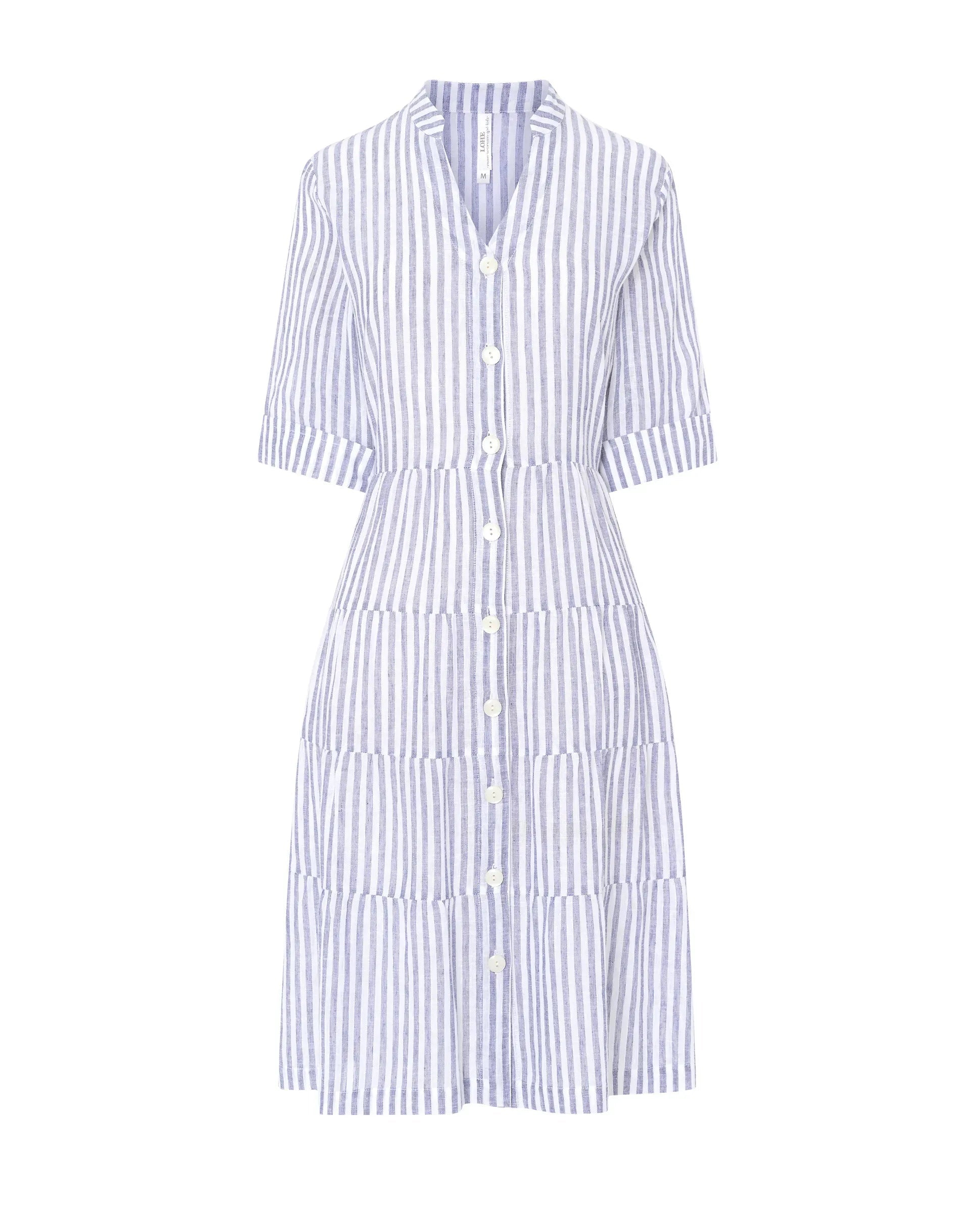 Vista de espaldas del vestido de mujer de verano en lino a rayas con manga al codo y volantes