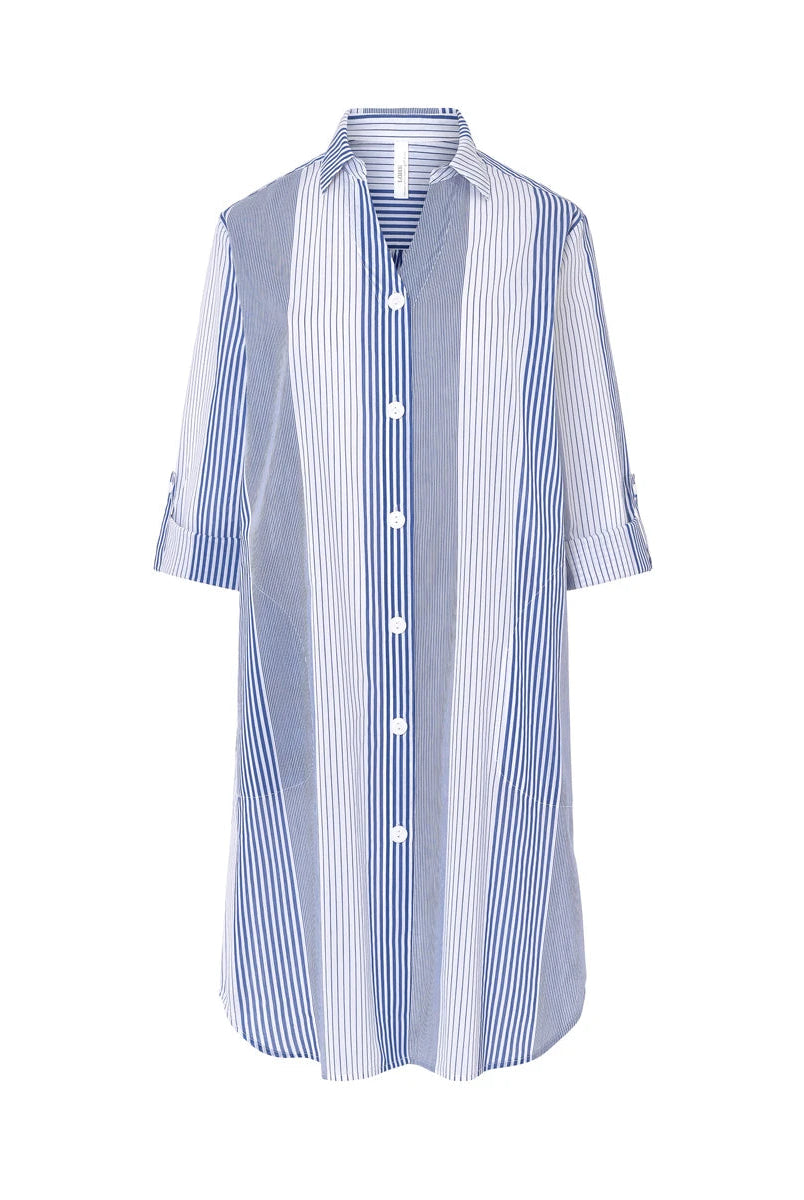 Vestido de baño de mujer corto con manga en plana abierto con botones estampado de rayas y bolsillos laterales.