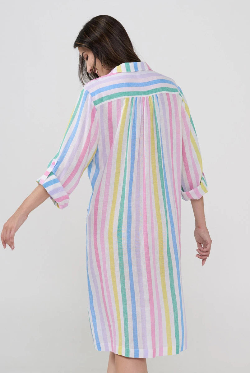 Vista trasera del vestido playero multicolor, fresco y cómodo