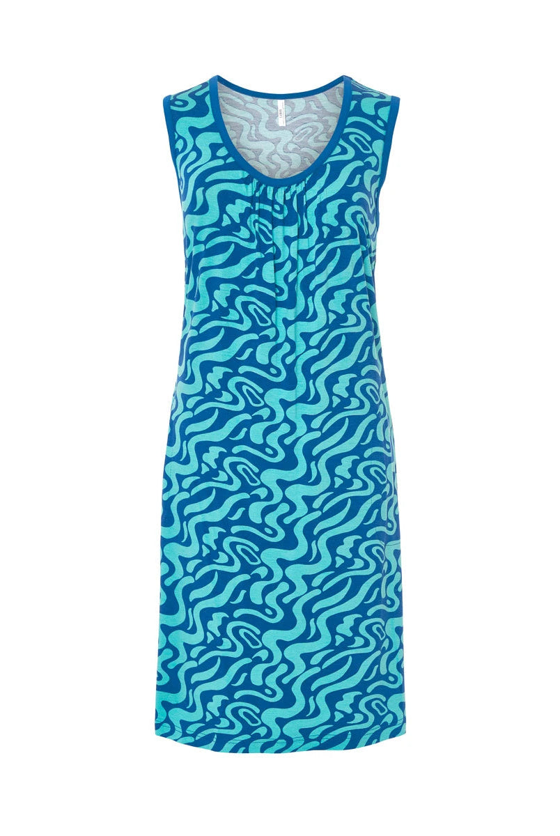 Vestido de baño corto sin mangas en punto azul con estampado ondas con cuello redondo y boslillos laterales.