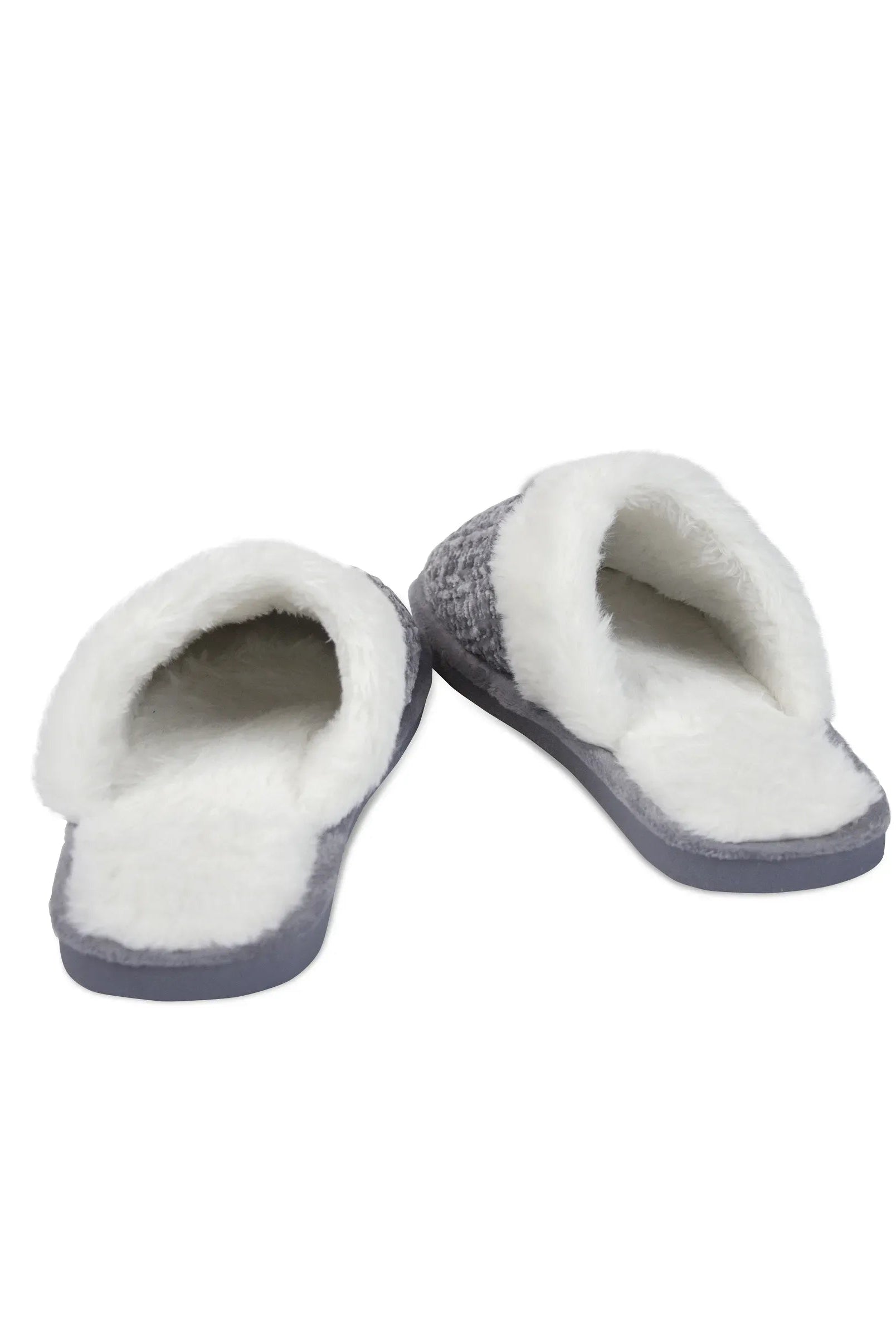 Cómodas pantuflas grises de casa para mujer con forro de borreguillo y suela antideslizante.