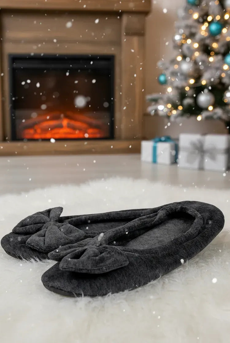 Zapatilla cerrada de casa para mujer en suave tejido terciopelo de color gris