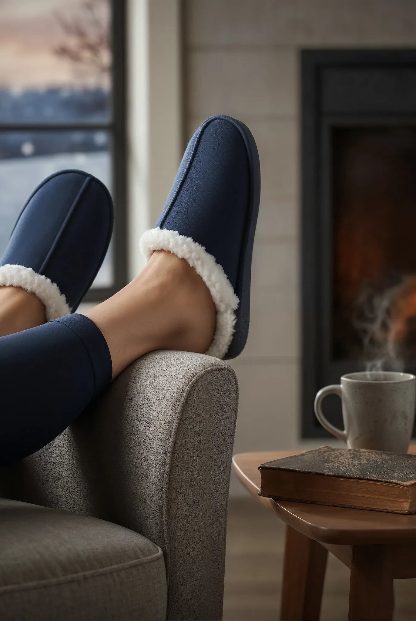 Manta de invierno para sofá gris en elegante estampado de cuadros amarillos y blancos