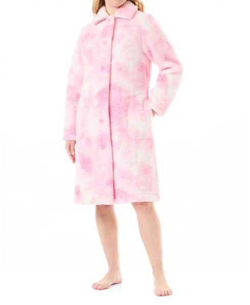 Woman in long-sleeved open pink sheepskin coat with long sleeves and side pockets