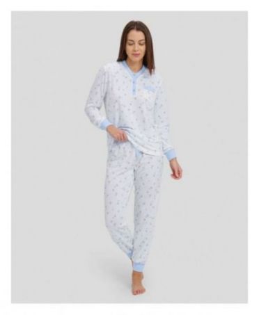 woman with long winter pyjamas with light blue heart print