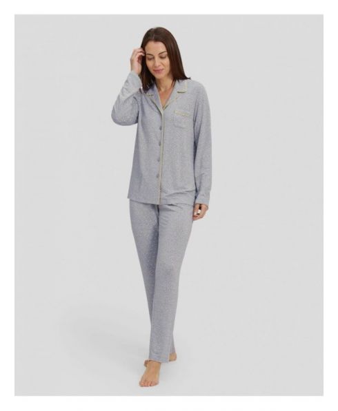 Mujer con pijama de invierno de chaqueta abierta rombos color gris