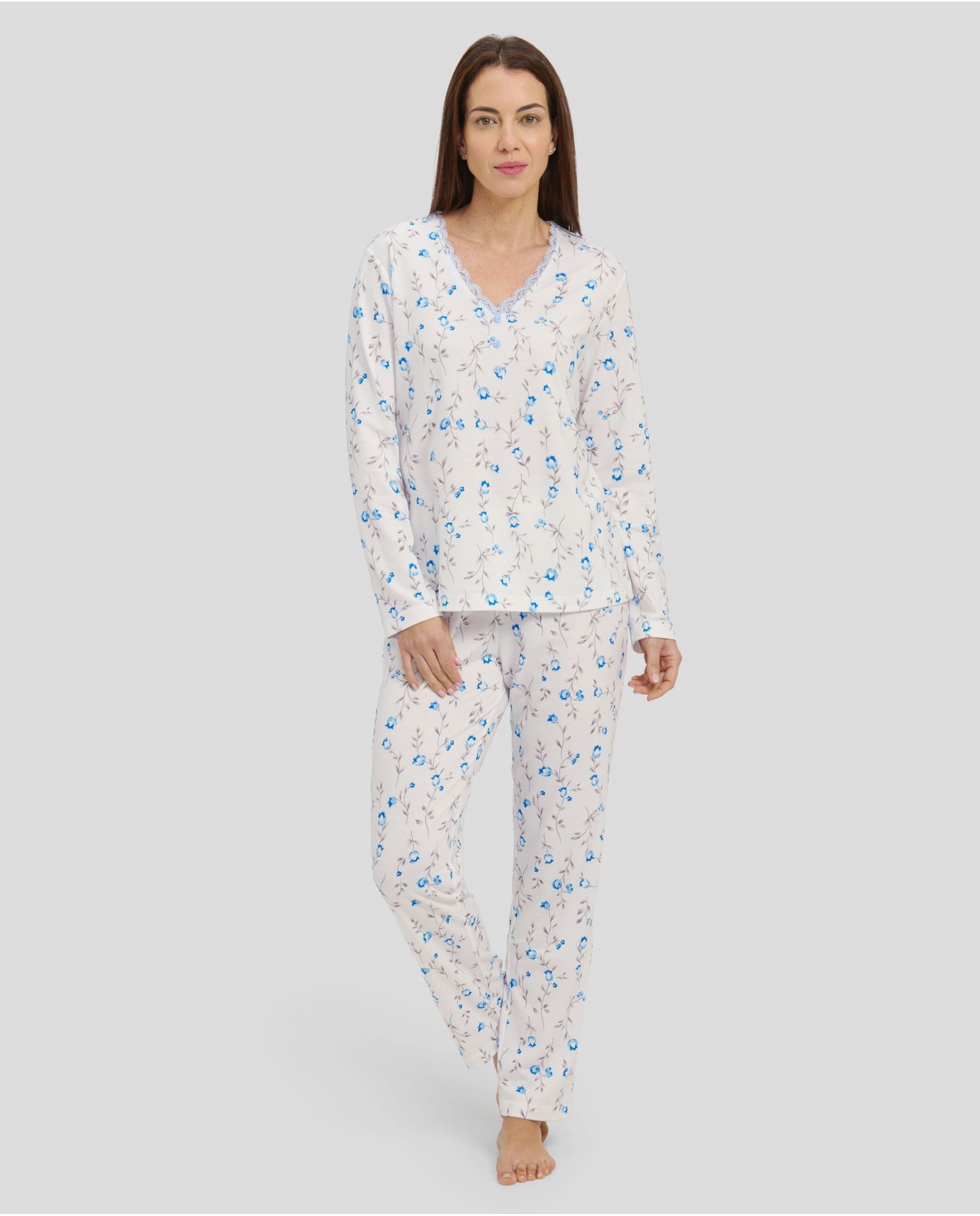 Women's long-sleeved winter pyjamas with light blue floral print and V-neck with lace trimming