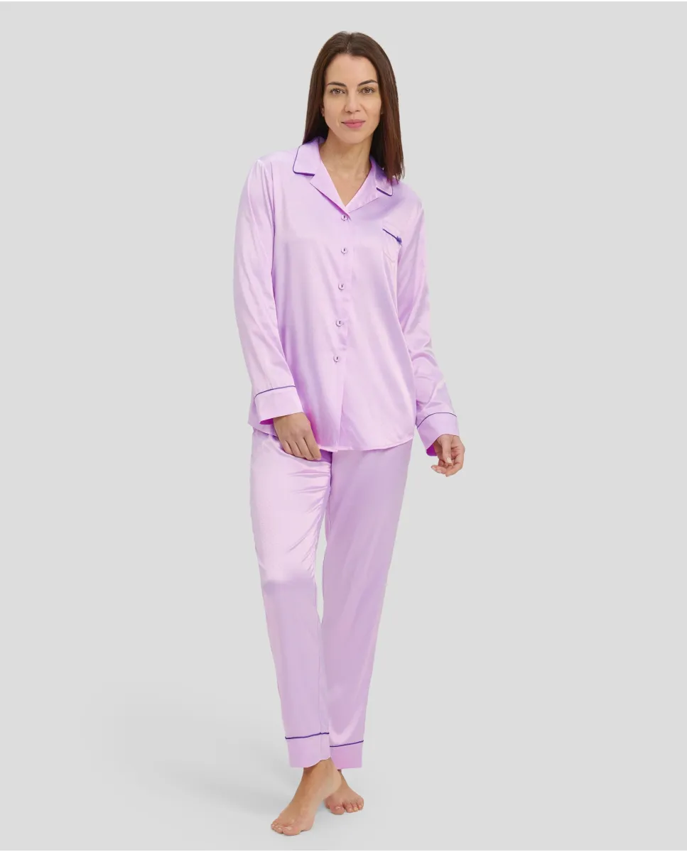 Mujer con pijama camisero jacquard malva de invierno