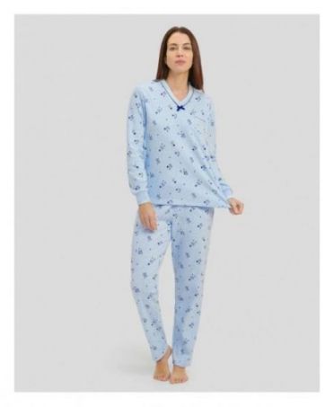 Woman in light blue long-sleeved winter pyjamas with stars and V-neck with bow decoration