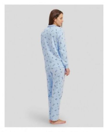 Vista trasera del pijama de invierno para mujer celeste de manga larga estampado de estrellitas