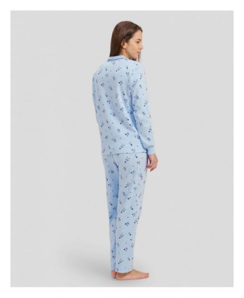 Vista trasera del pijama de invierno para mujer celeste de manga larga estampado de estrellitas