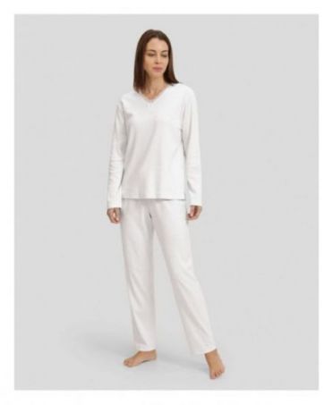 Woman in ivory winter lingerie pyjamas with V-neck and lace