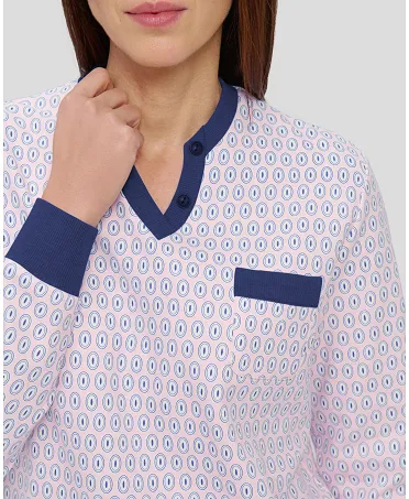 Contrast V-neck detail for women's pink winter pyjamas with oval pattern and cuffs