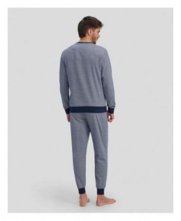 Vista trasera de pijama de invierno para hombre gris con puños elásticos y cuello pico