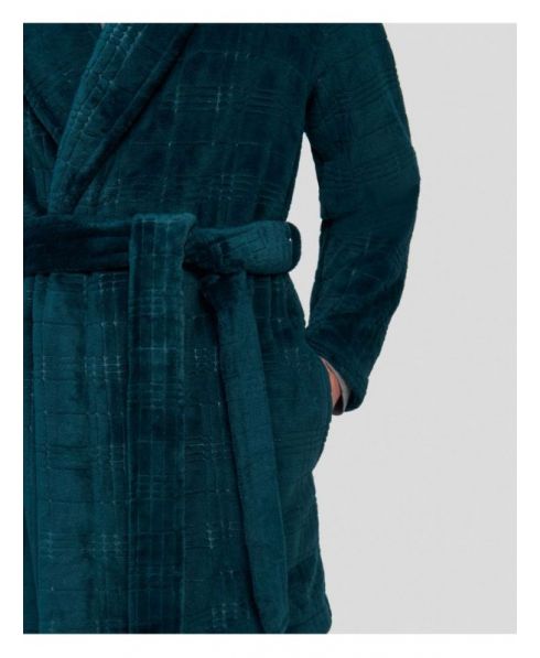 Detail of men's short dressing gown with belt and pockets in green colour