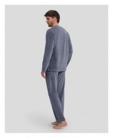 Vista trasera de pijama de terciopelo gris para hombre con bolsillos