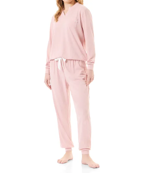 Women's winter pyjamas with long-sleeved jacket, pink ribbed V-neck and trousers with pockets.