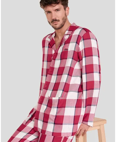 Vista detalle de pijama camisero para hombre estampado cuadros rojos