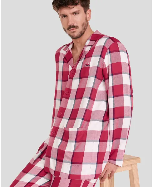 Vista detalle de pijama camisero para hombre estampado cuadros rojos