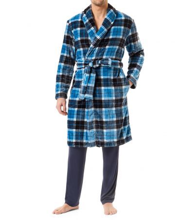 Man in long-sleeved long-sleeved double-breasted winter dressing gown with blue checked dinner jacket