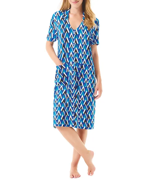 Woman wearing short summer dress with open short sleeves with buttons, geometric print