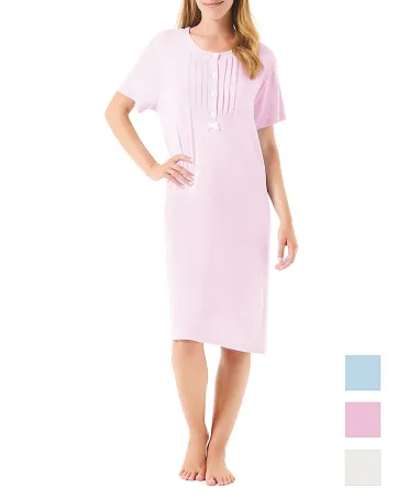 woman with short sleeve knitted nightgown lorzas pink