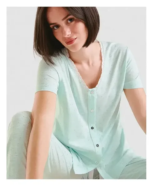 open buttoned pyjama jacket with short sleeves and buttoned neckline with lace trimming