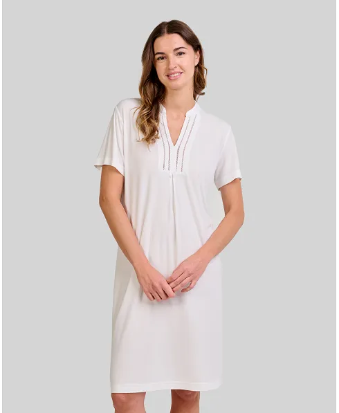 Ivory short-sleeved lingerie nightdress in ribbed short sleeves, open neckline, with underlay