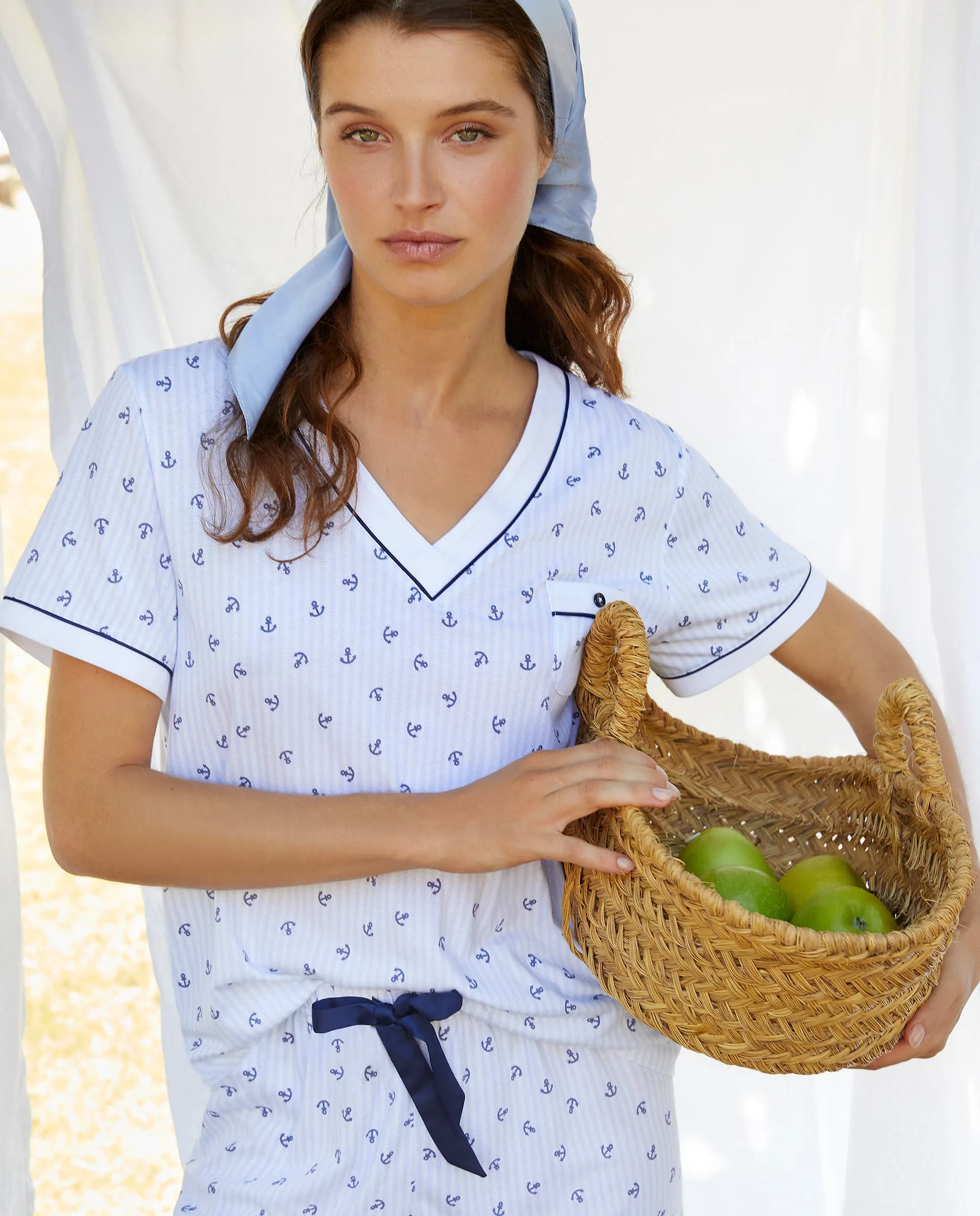 Women's summer pyjama shorts with short sleeves and shorts with V-neck and summery navy anchor print