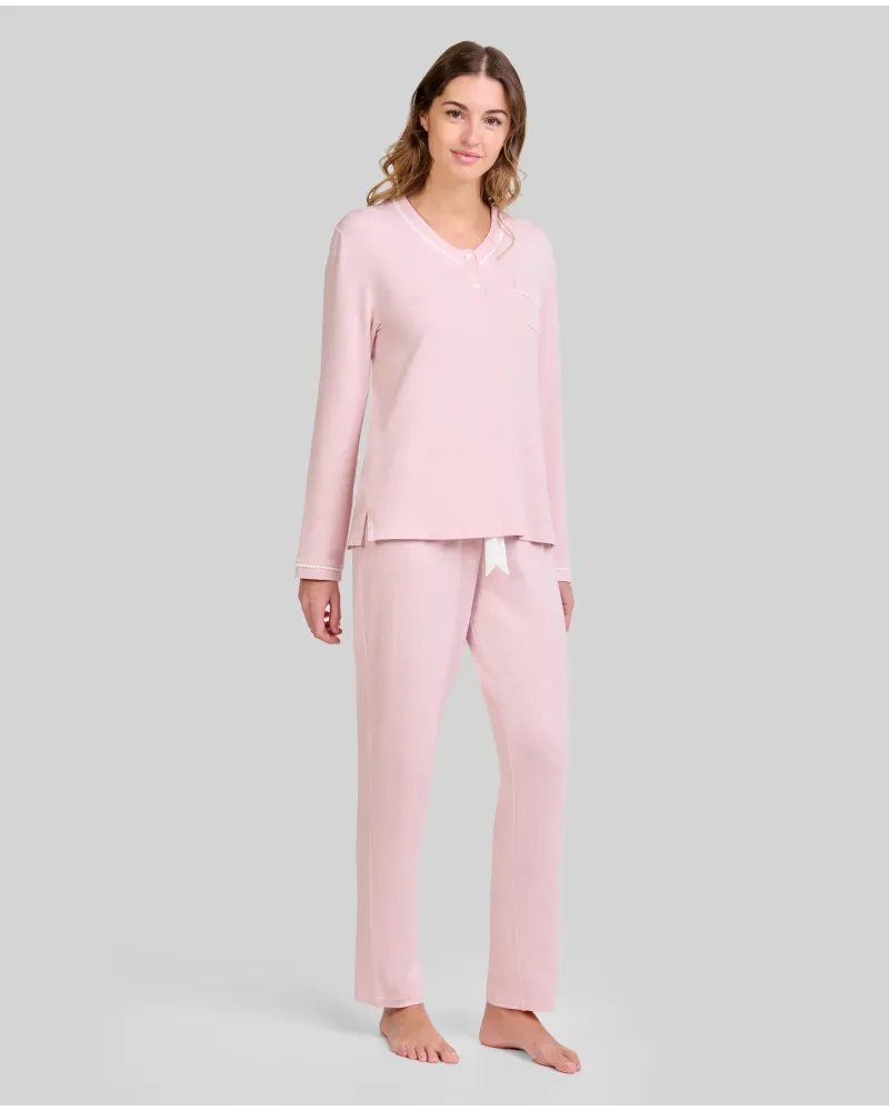 Woman wearing long pink melange winter pyjamas with a V-neck decorated with white trim