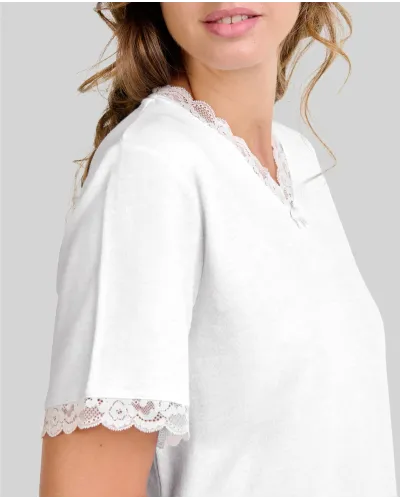 ✅ Short-sleeved nightdress with V-neckline and lace | LOHE ®